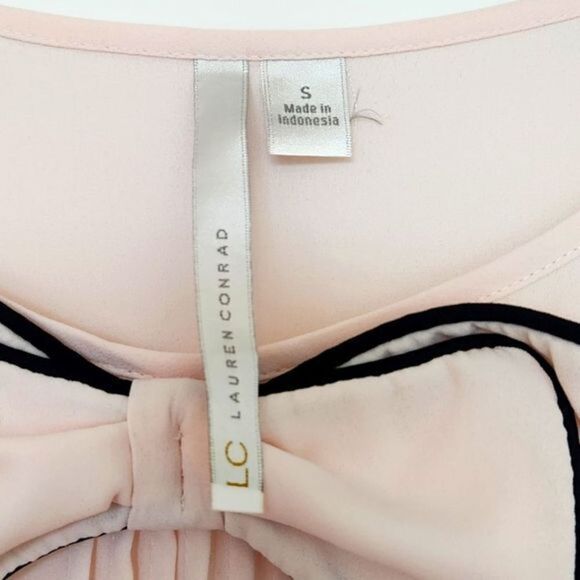 Lauren Conrad Bow Pleated Blouse‎ - Picture 11 of 11
